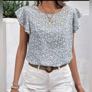 Emery Rose- Ditsy Floral Print Butterfly Sleeve Blouse . New withTag